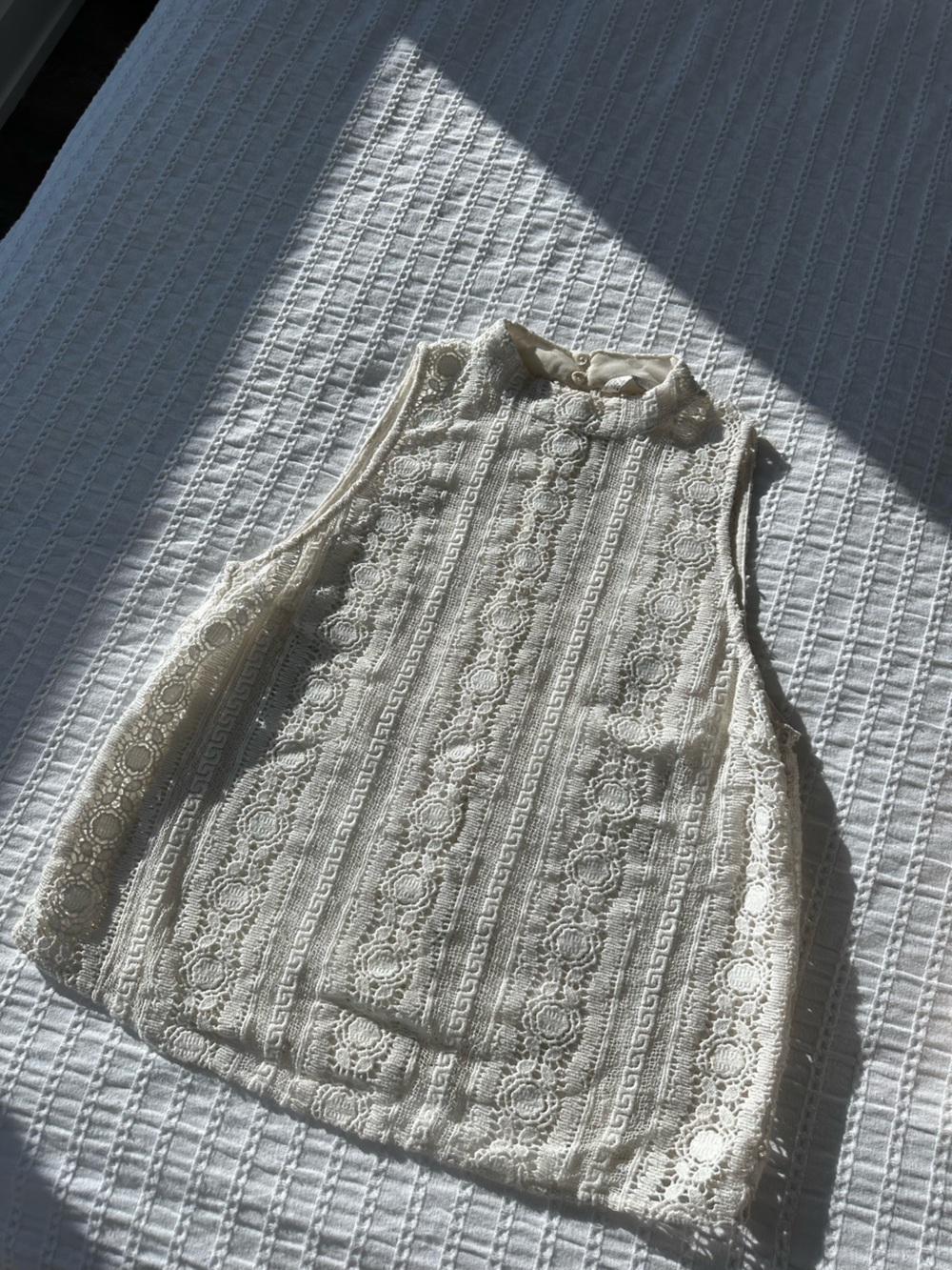 Zara: Cream Lace Sleeveless Top